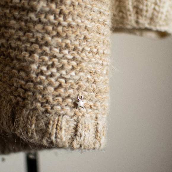 A beautiful knit brought over from Europe - Picture 3 of 3